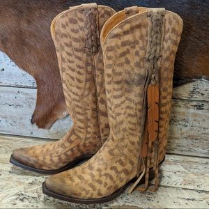 Lucchese size 7 tan suede boots